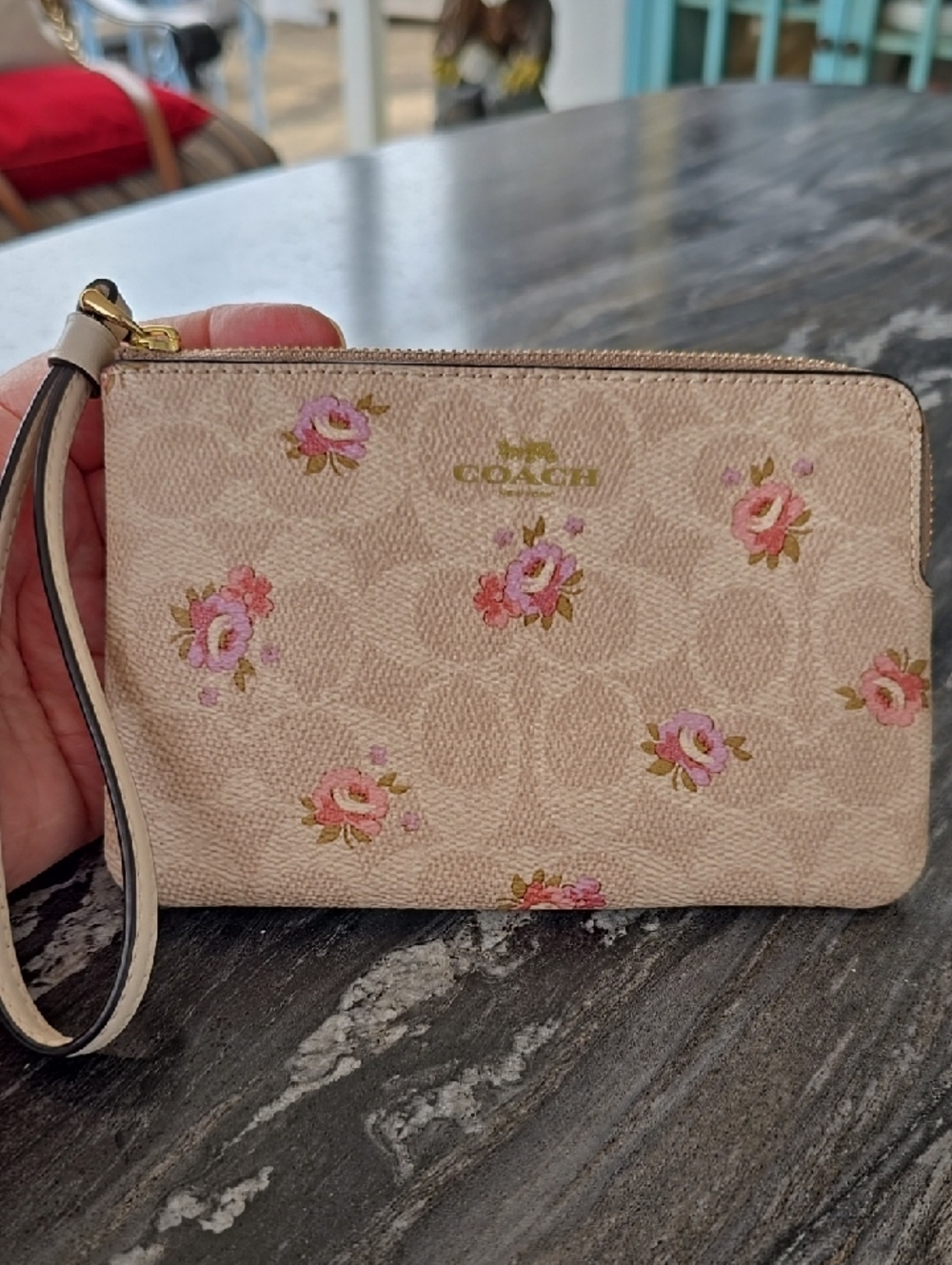 Coach EUC Beige Floral Signature Wristlet with Pink Roses 6.25x4.25